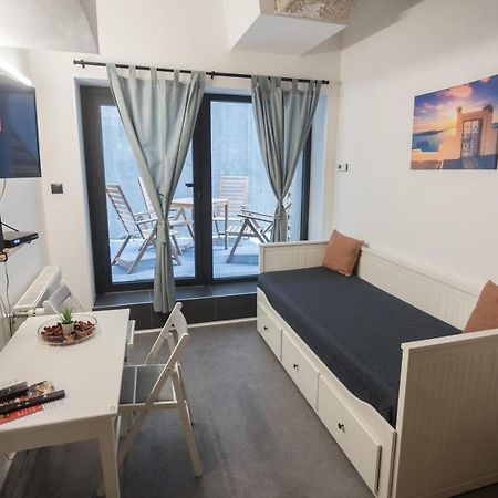 Peaceful Basement Apartment With Terrace & Free Gym Budapest Exterior photo