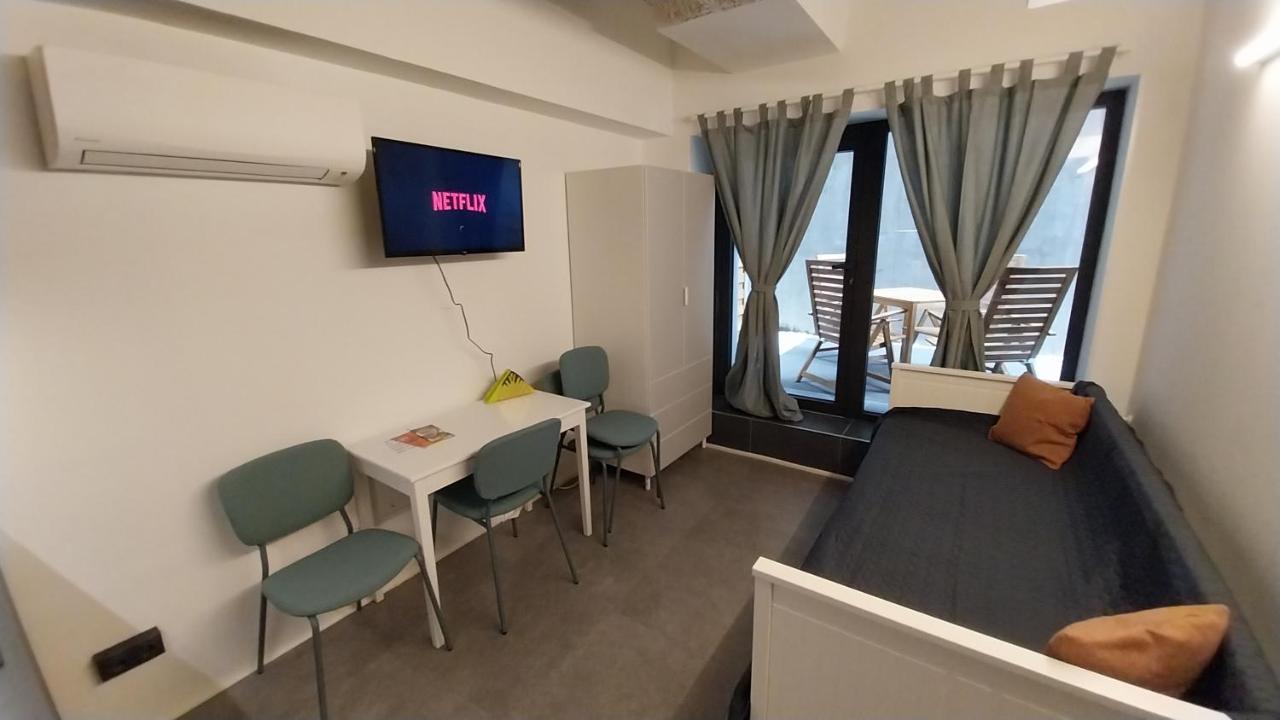 Peaceful Basement Apartment With Terrace & Free Gym Budapest Exterior photo